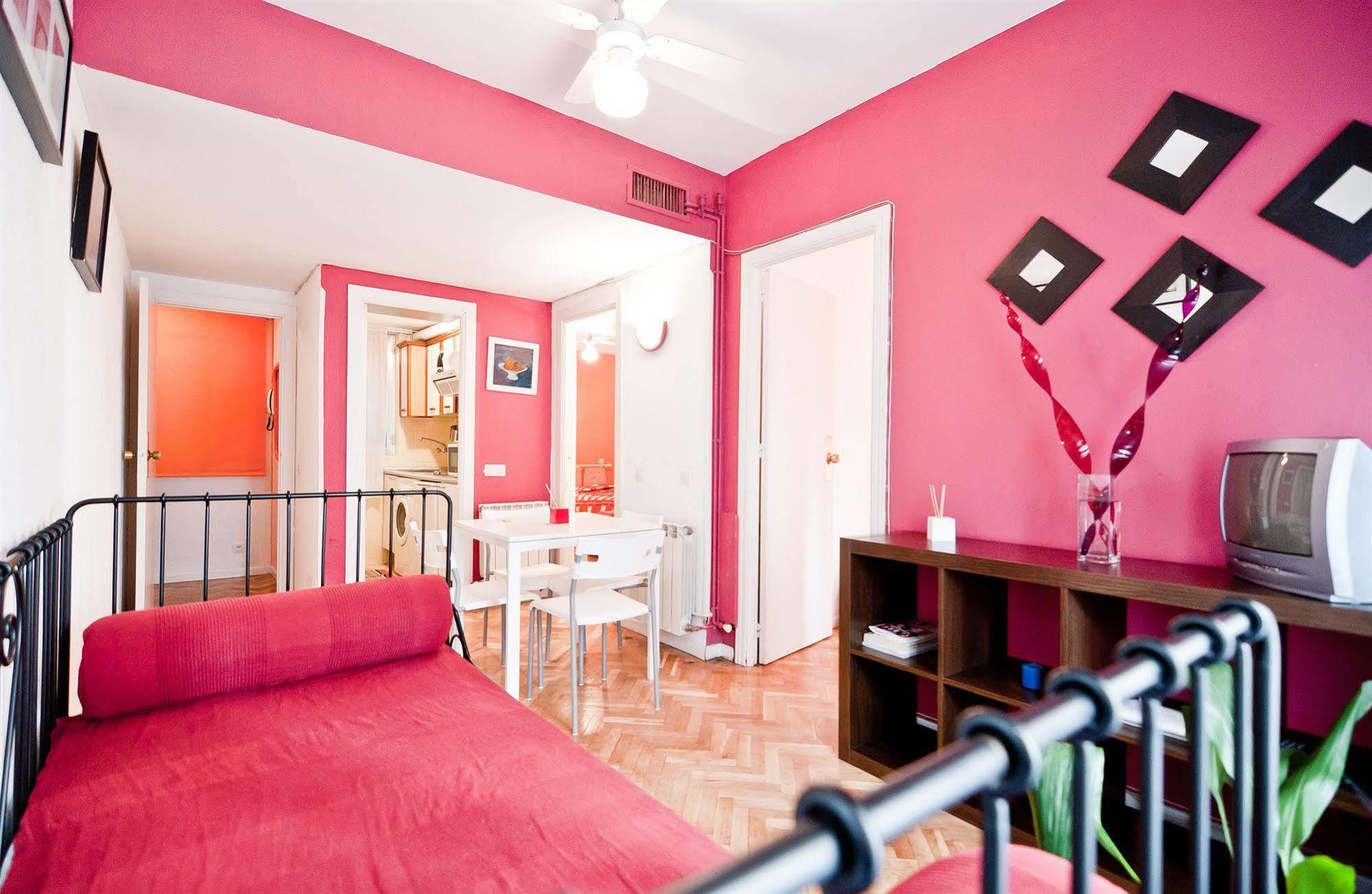 Apartamentos Aqui Me Quedo Madrid Luaran gambar