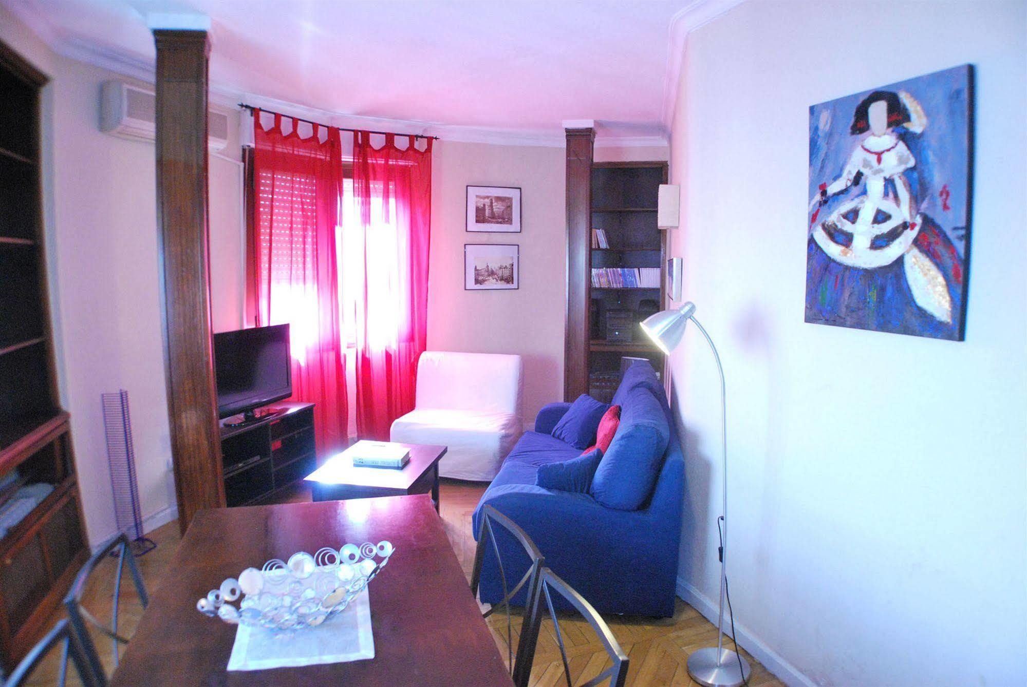 Apartamentos Aqui Me Quedo Madrid Luaran gambar