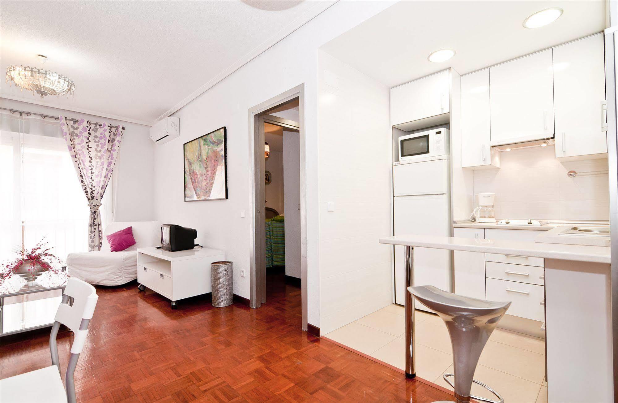 Apartamentos Aqui Me Quedo Madrid Luaran gambar
