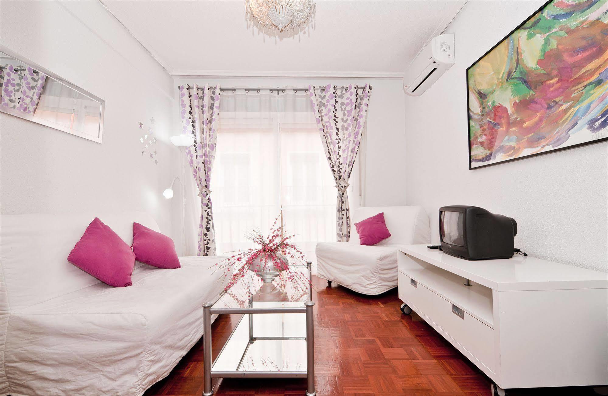 Apartamentos Aqui Me Quedo Madrid Luaran gambar