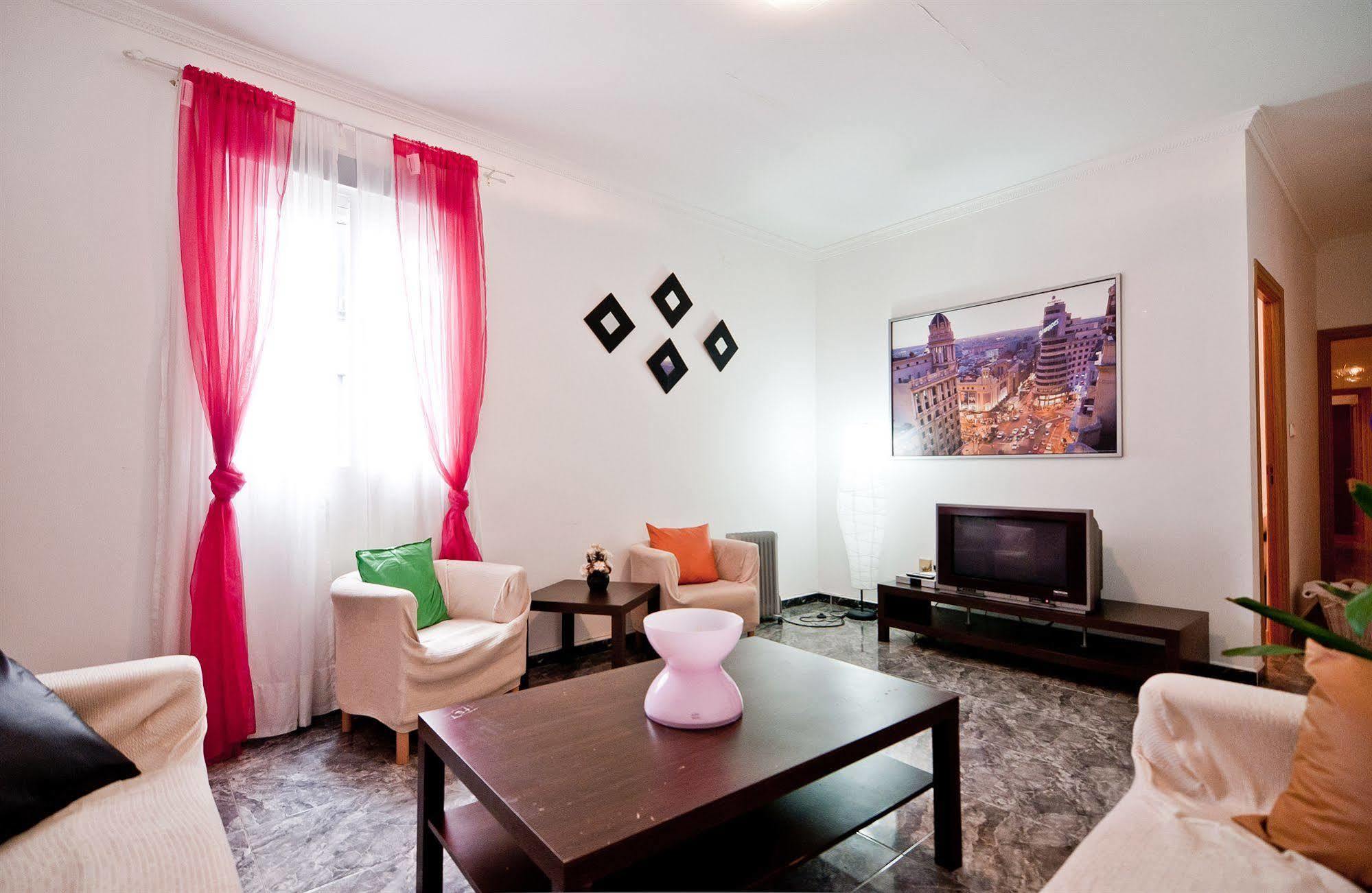 Apartamentos Aqui Me Quedo Madrid Luaran gambar