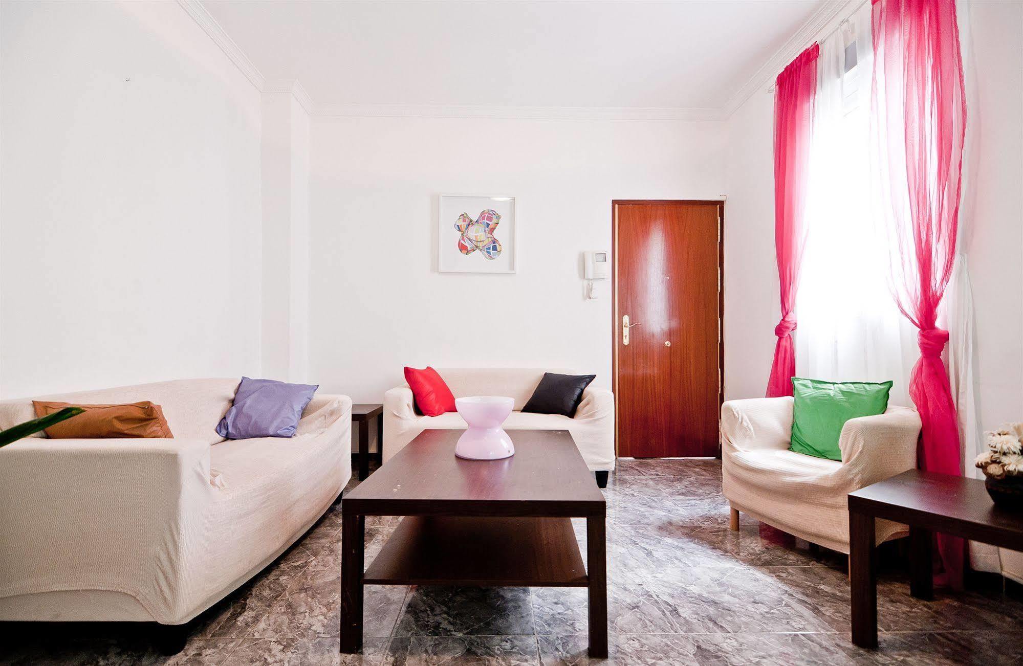 Apartamentos Aqui Me Quedo Madrid Luaran gambar