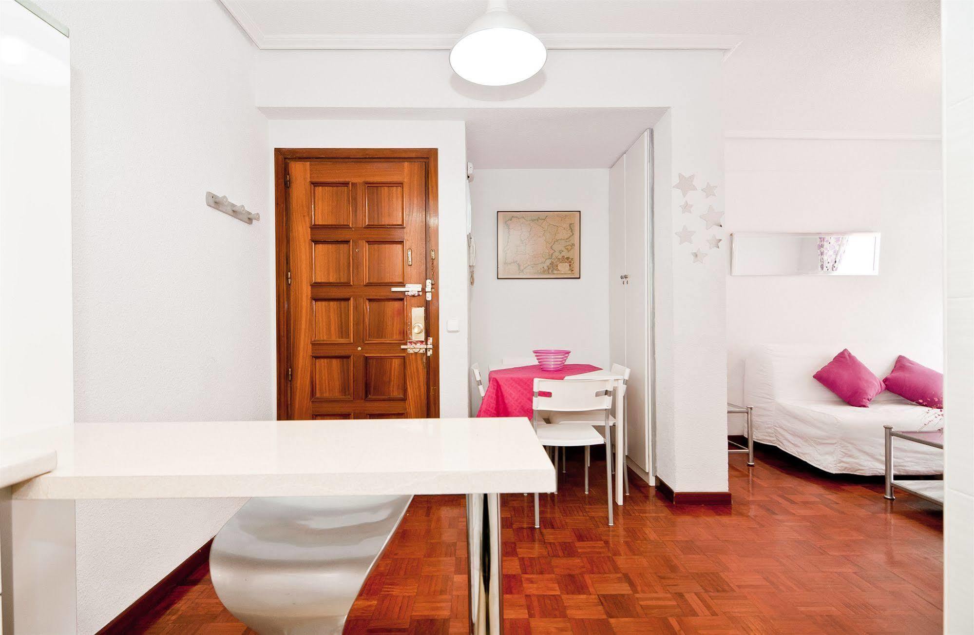 Apartamentos Aqui Me Quedo Madrid Luaran gambar