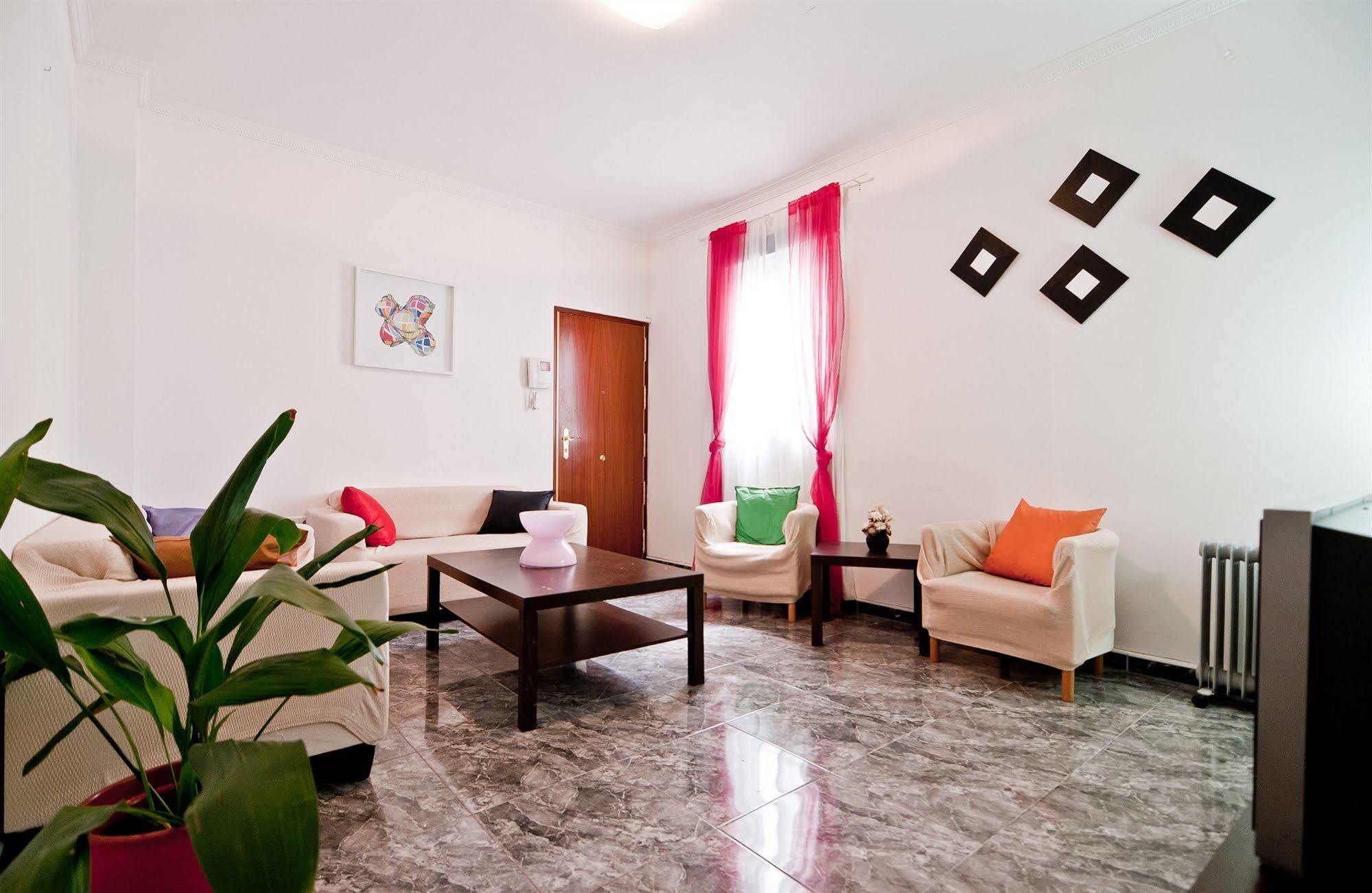 Apartamentos Aqui Me Quedo Madrid Luaran gambar